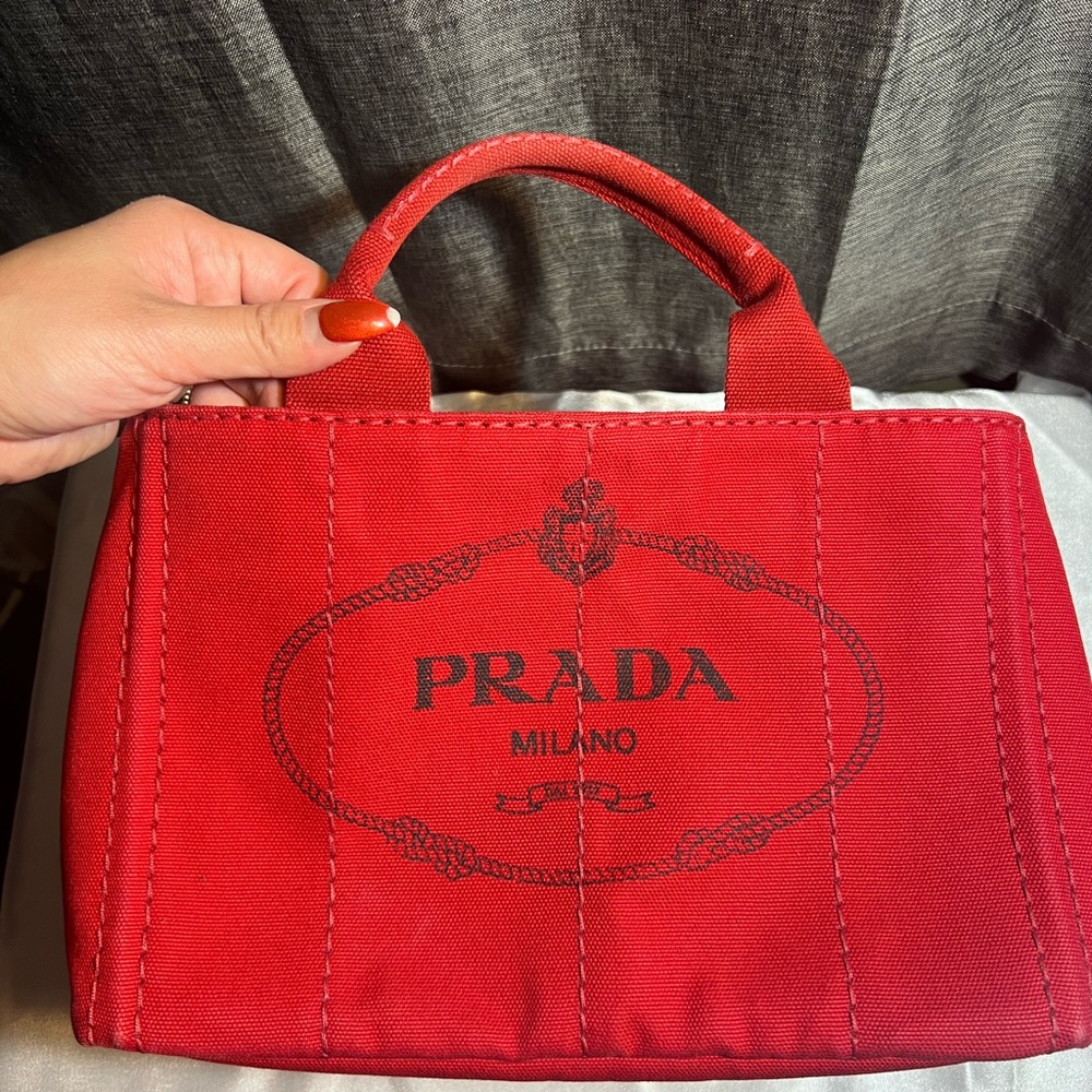 Prada Canapa pm size - Picture 1 of 6